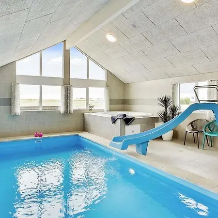 Eskilstrup Sleeps 30 Pool Wifi *