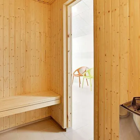 Eskilstrup Sleeps 30 Pool Wifi *