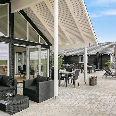 Eskilstrup Sleeps 30 Pool Wifi *