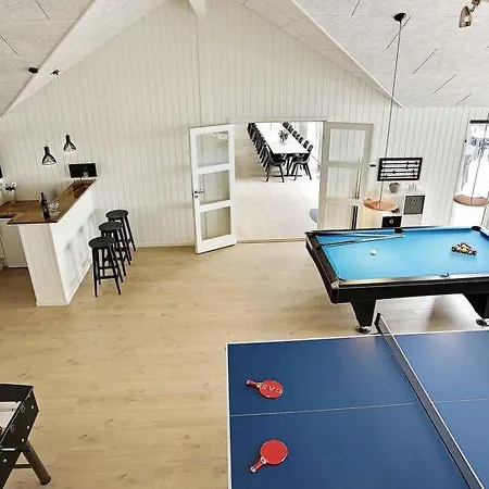 Eskilstrup Sleeps 30 Pool Wifi *