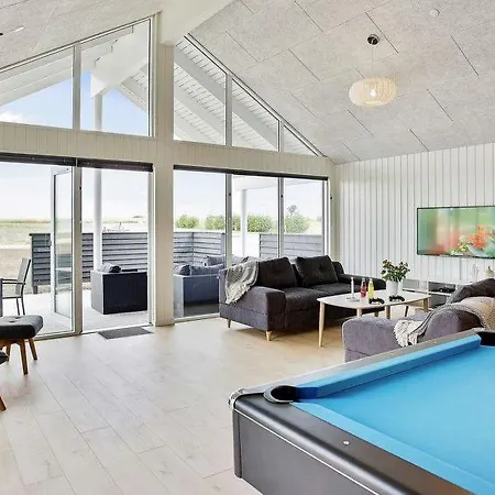 Eskilstrup Sleeps 30 Pool Wifi *