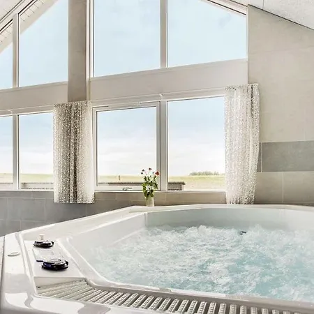 Eskilstrup Sleeps 30 Pool Wifi
