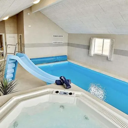 Eskilstrup Sleeps 30 Pool Wifi Holiday home