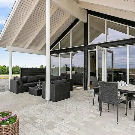 Eskilstrup Sleeps 30 Pool Wifi Holiday home Eskilstrup (Funen)