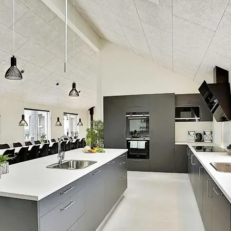 Eskilstrup Sleeps 30 Pool Wifi Holiday home *